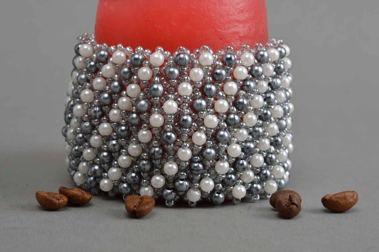Bracelet en perles de rocaille et perles fantaisie fait main large Argent doux photo 1