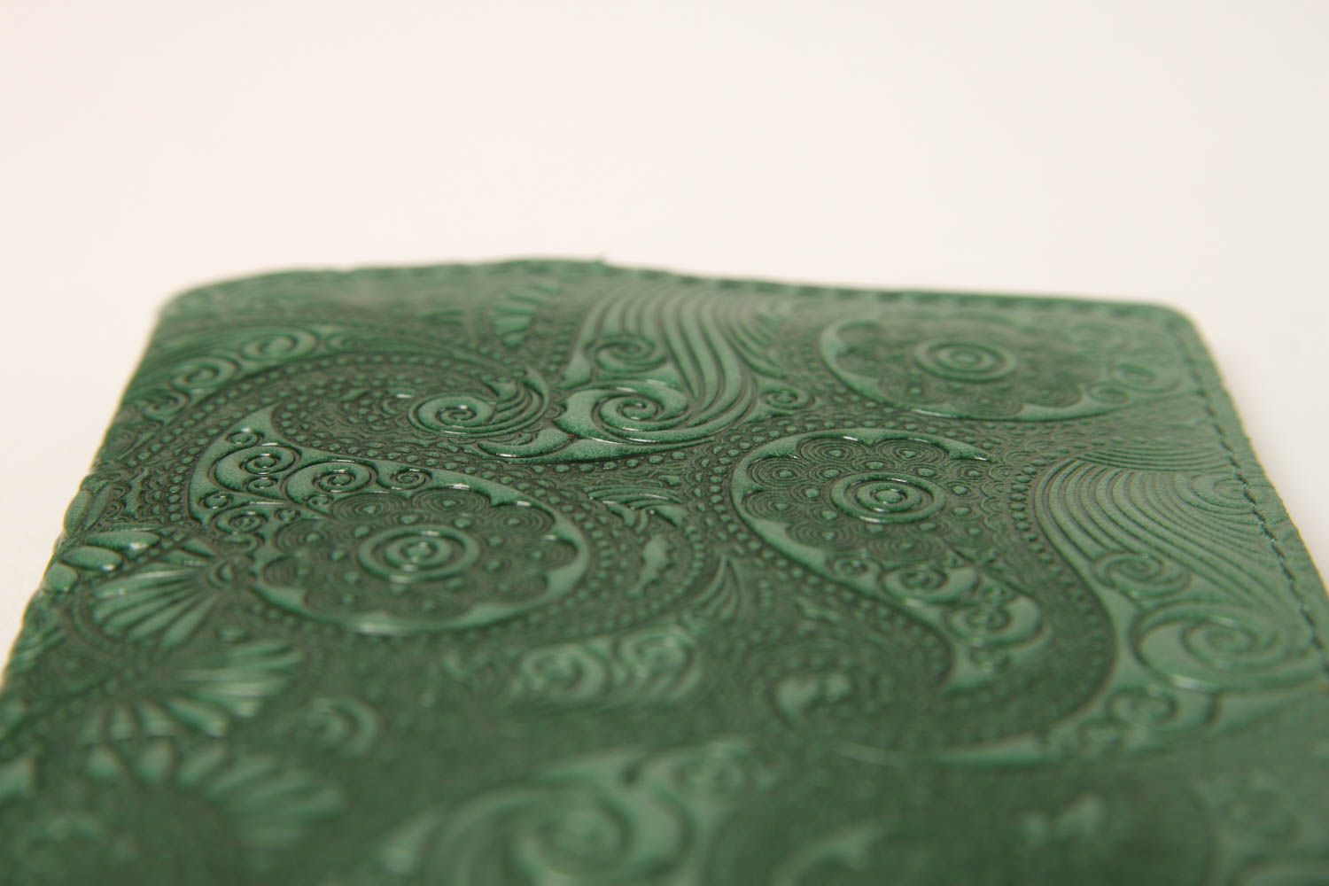 Зеленая обложка на паспорт хенд мейд оригинальный подарок кожаный аксессуар фото 4