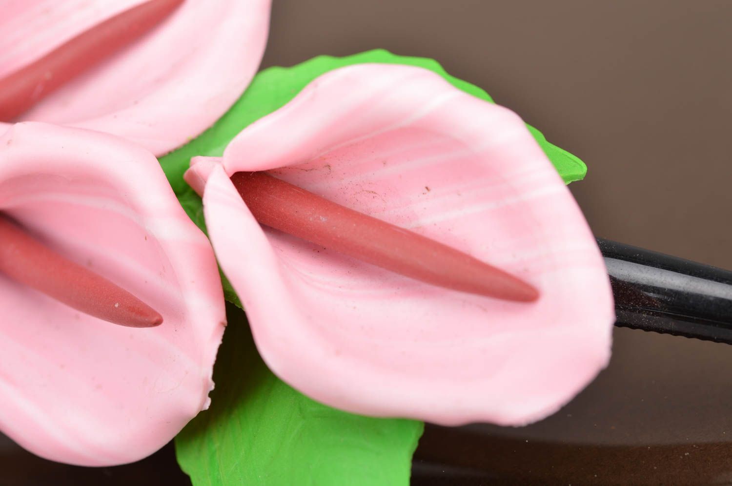 Beautiful homemade polymer clay flower hair clip with pink calla lilies photo 5
