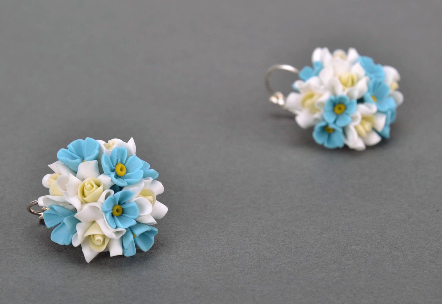 Blumen-Ohrringe aus Polymerton  foto 1