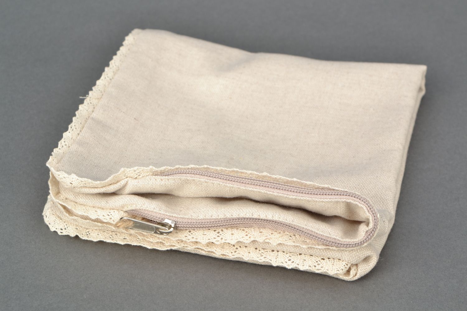 Taie d'oreiller en coton et polyamide beige avec dentelle carrée faite main photo 5