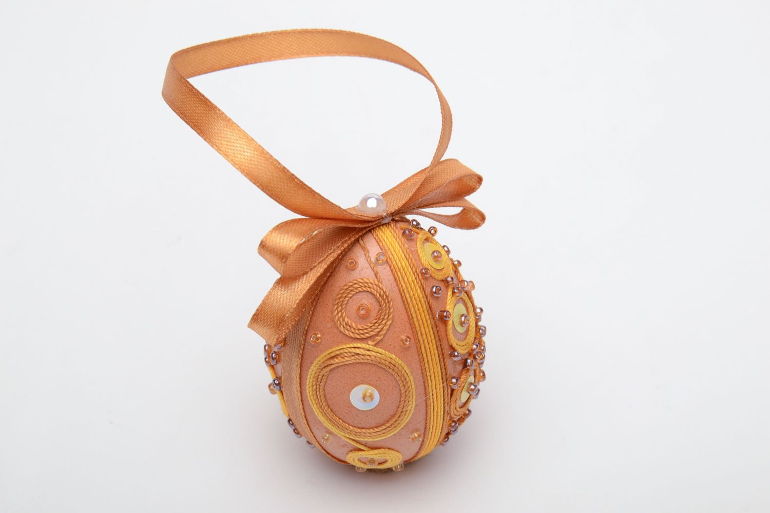 Interior hanging egg in yellow color palette photo 3