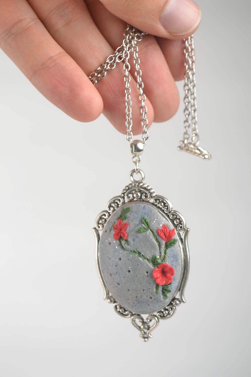 Damen Accessoire handmade Blumen Anhänger Geschenk für Frauen oval grau rot foto 5