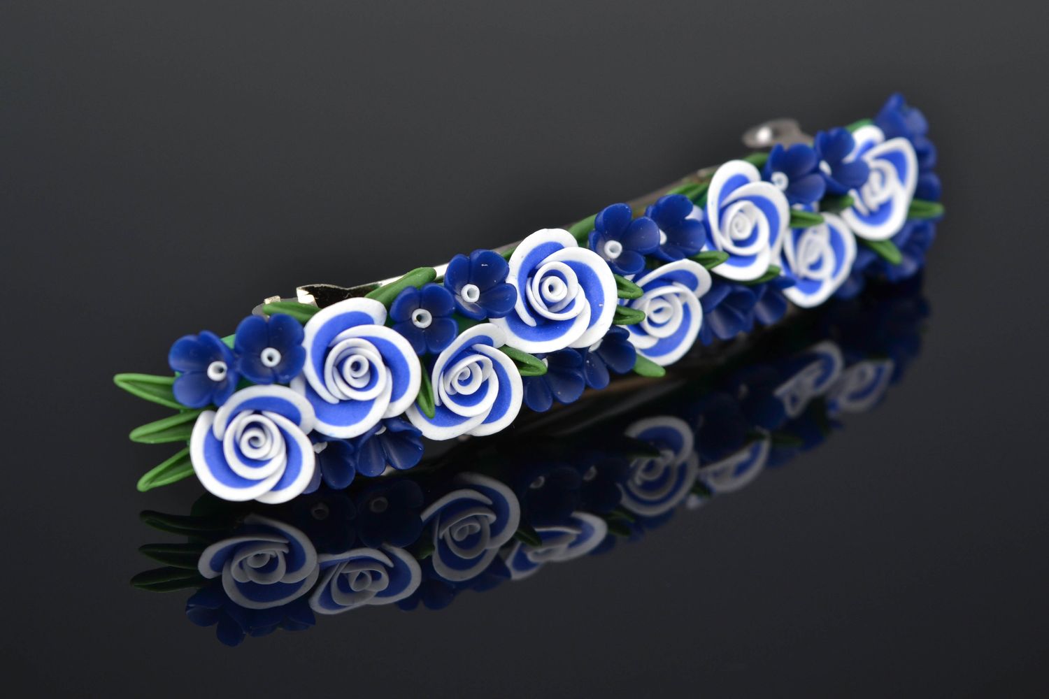 Schmuckset aus Polymerton Ohrringe und Haarspange Blaue Rosen foto 3