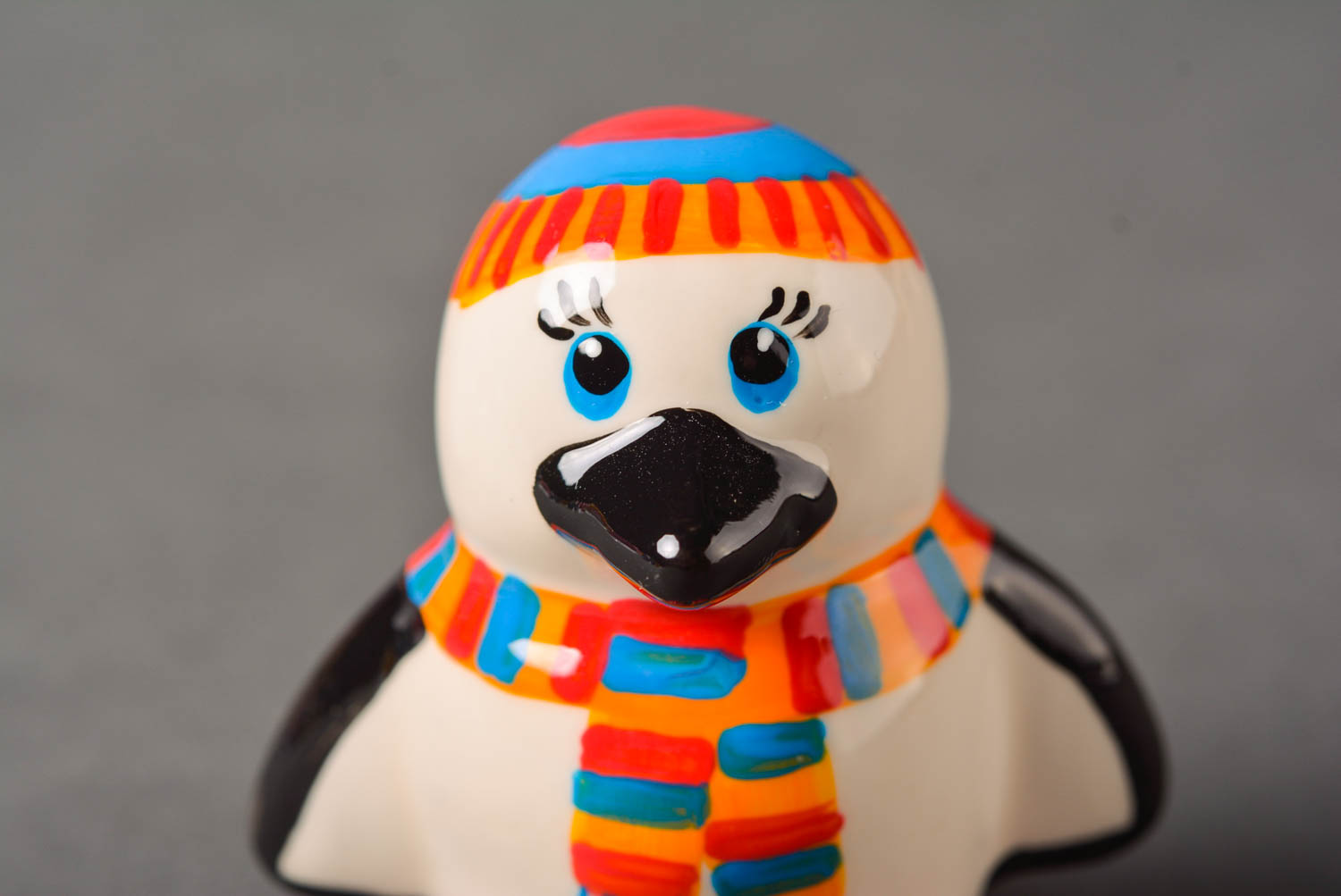 Figur aus Gips handgefertigt Tisch Deko Designer Geschenk Pinguin bemalt foto 4