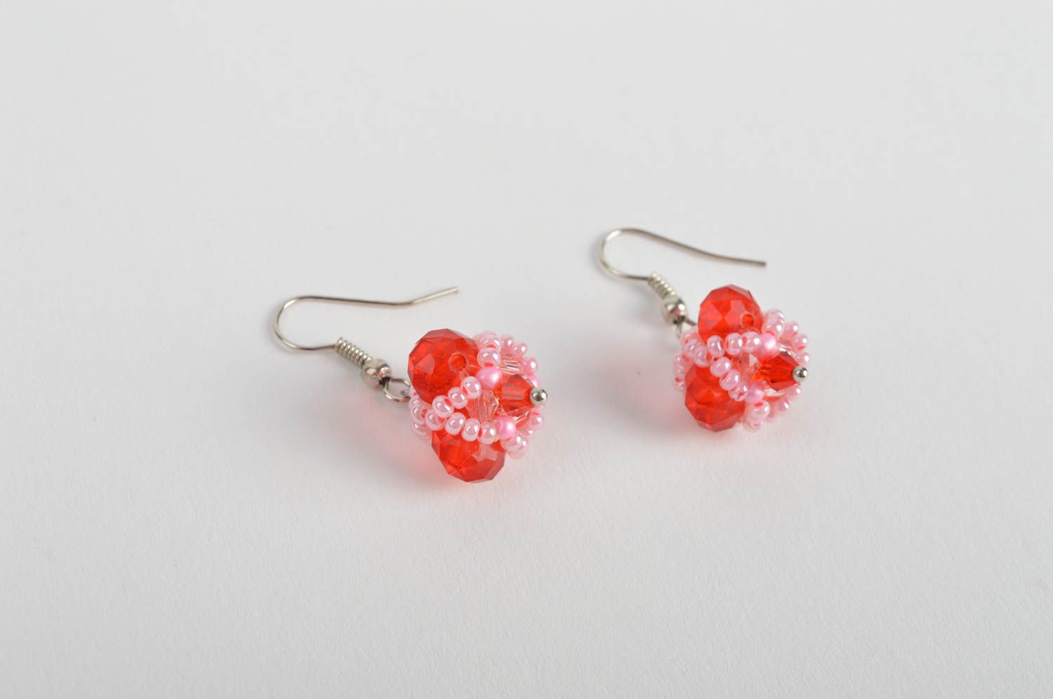 Small neat pink and red beaded dangle earrings with acrylic beads handmade  photo 2