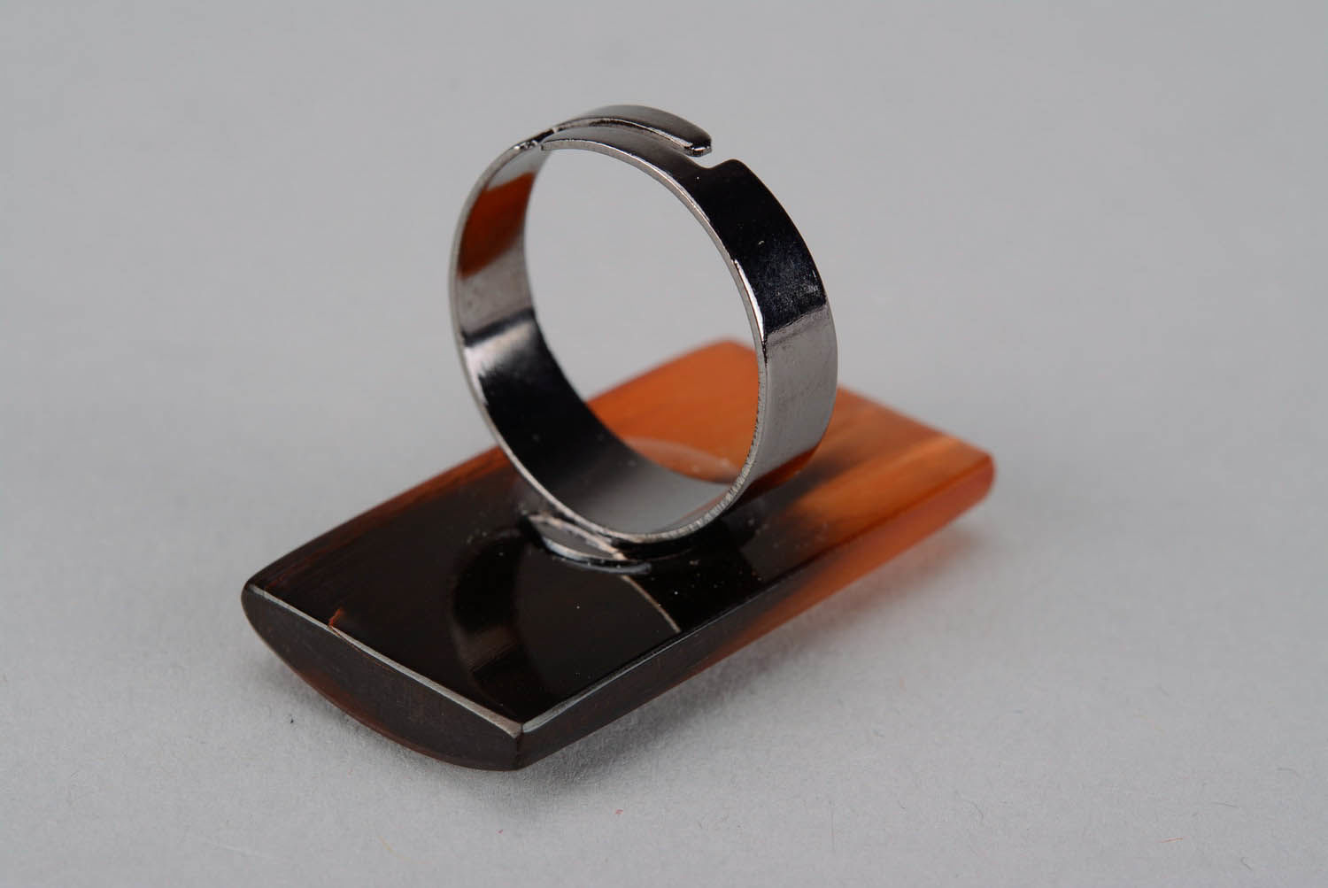 Кольцо из рога оранжевое фото 2