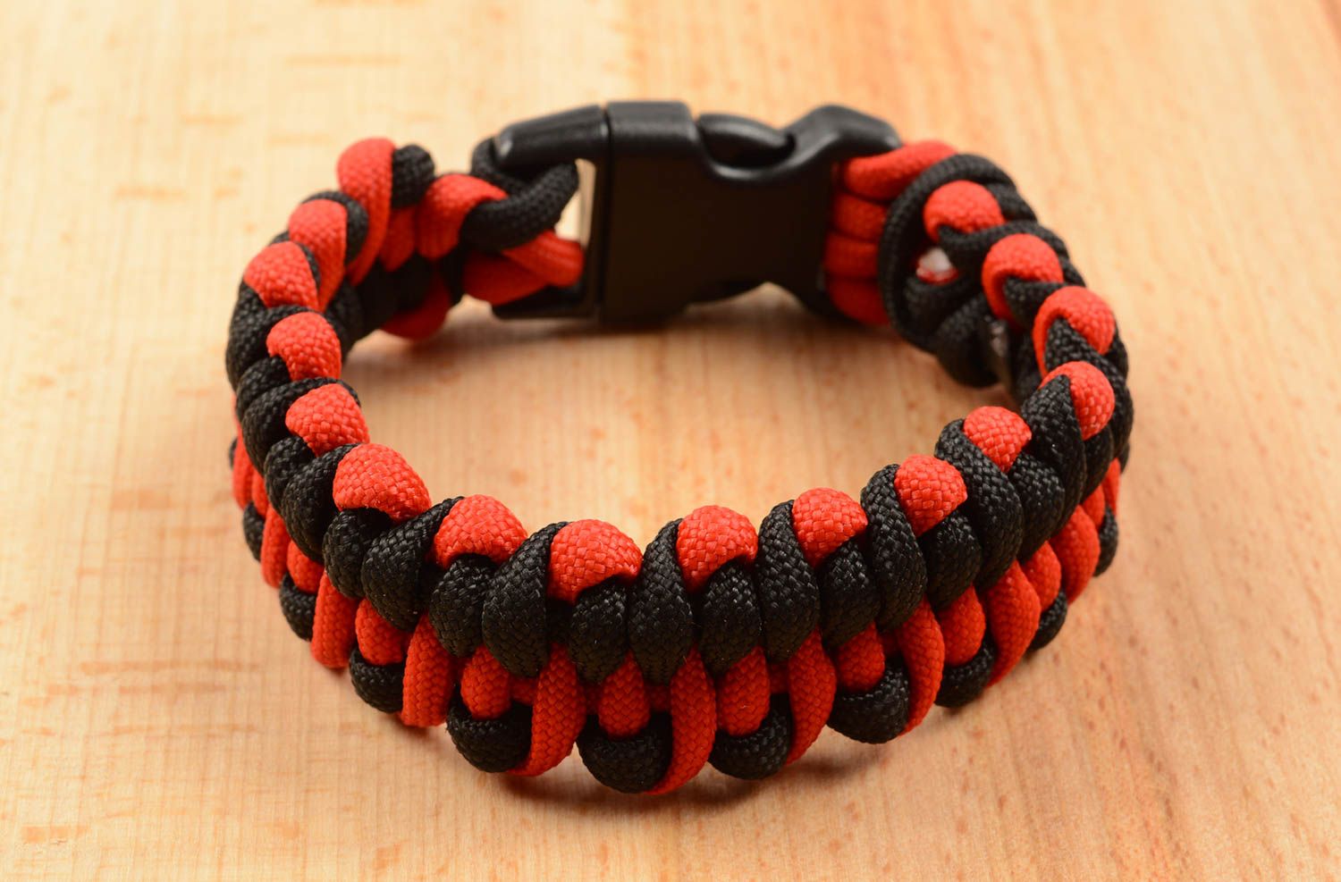 Handmade schönes Armband Paracord Armband Schmuck für Frauen rot schwarz foto 5