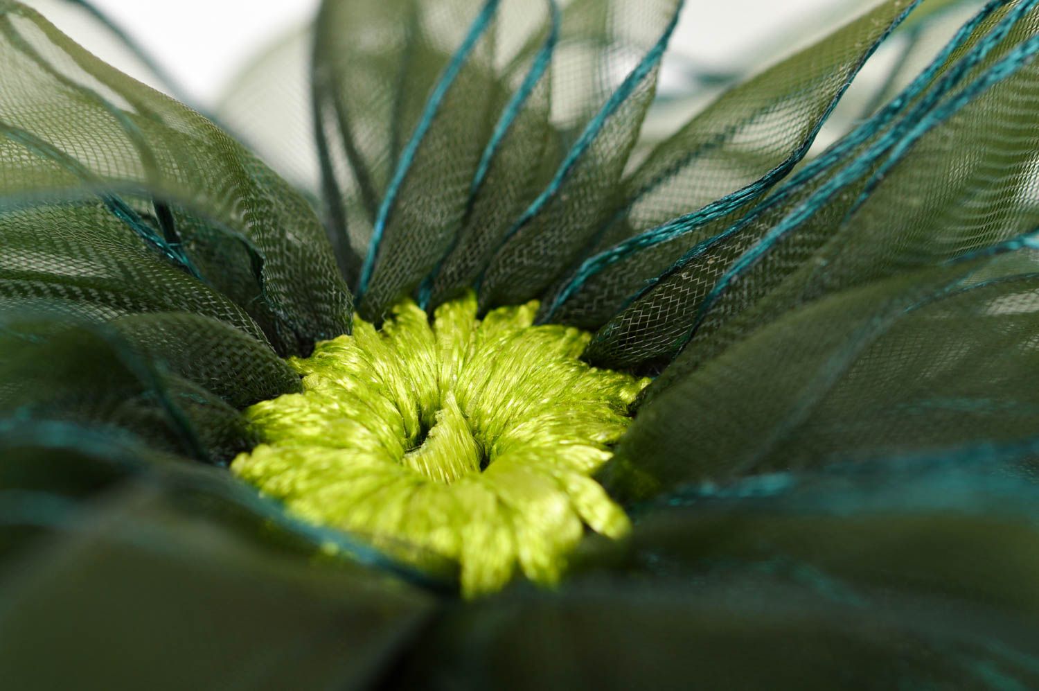 Детская резинка для волос украшение ручной работы резинка с цветком зеленая фото 4