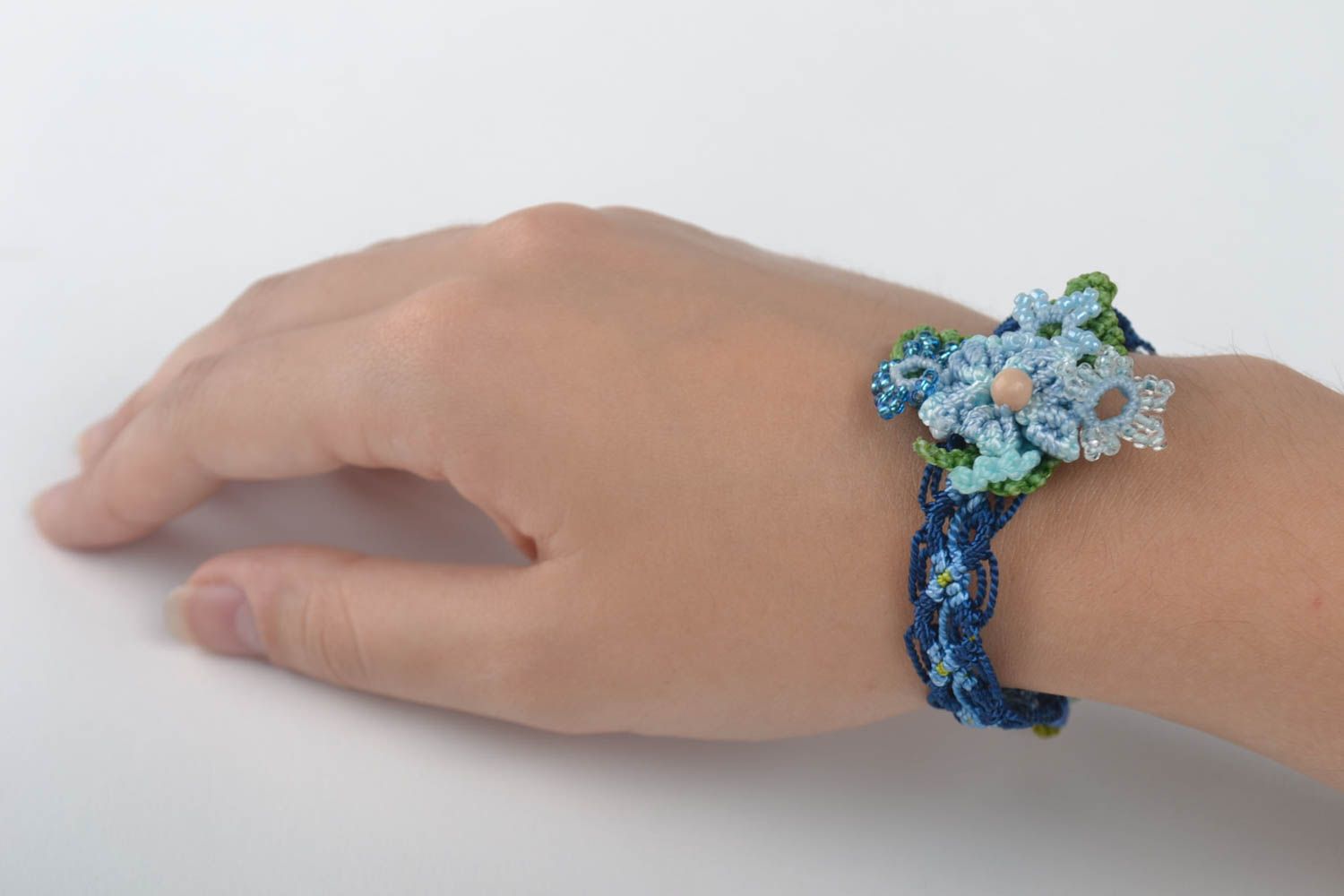 Bracelet macramé Broche fleur faits main bleus tressés originaux Cadeau femme photo 5