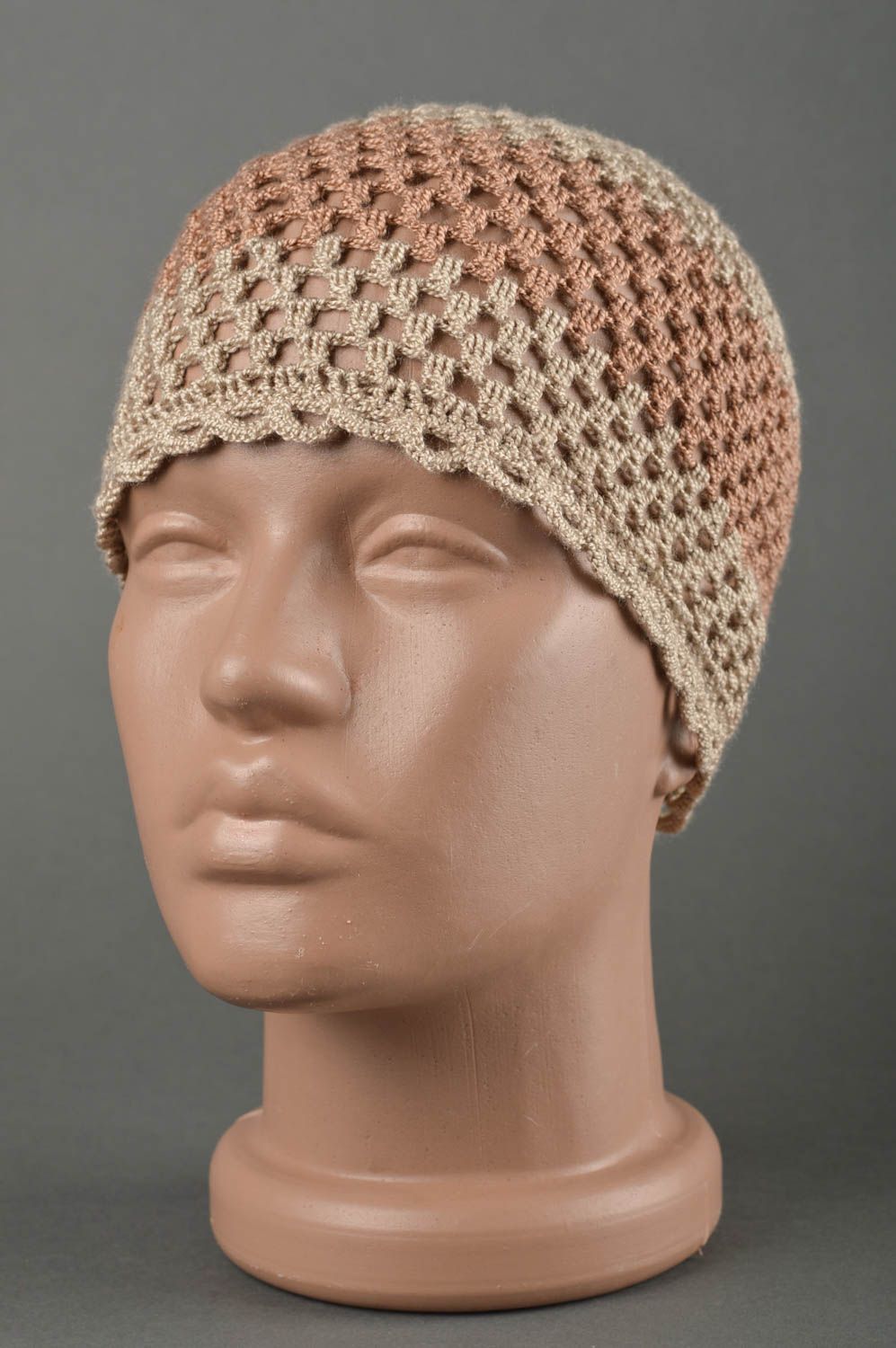 Bonnet au crochet fait main Chapeau tricot brun Vêtement enfant original photo 1