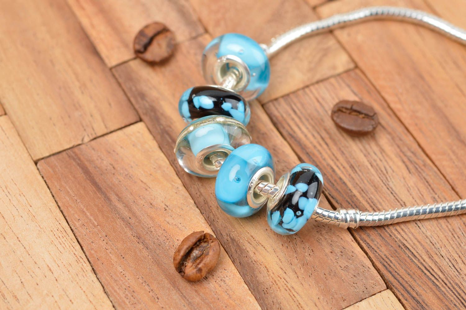 Bracelet en perles de verre Bijou fait main bleu lampwork Cadeau pour femme photo 1