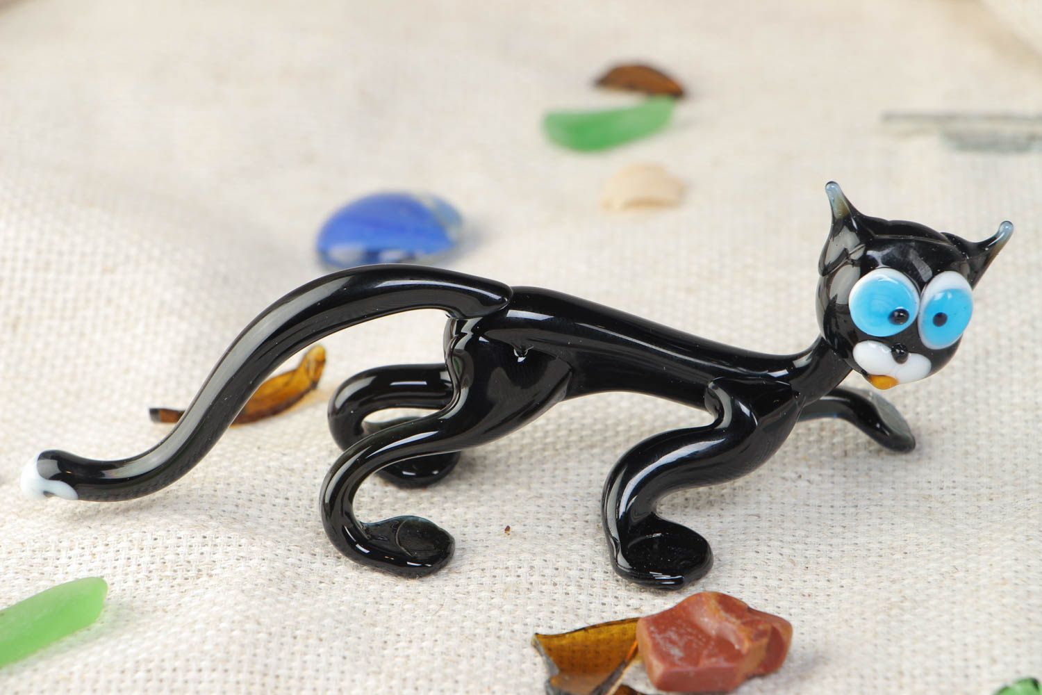 Small handmade lampwork glass statuette of black cat photo 1