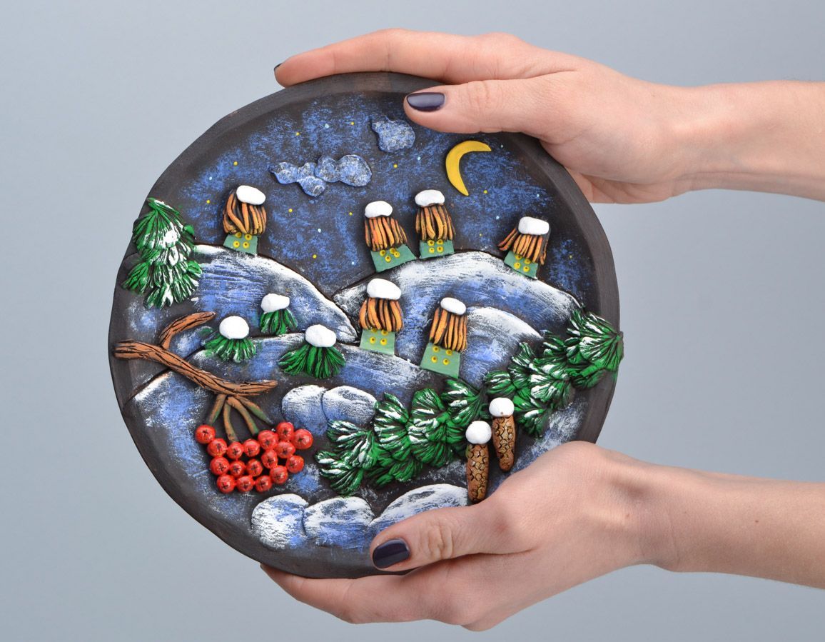Круглая керамическая тарелка на стену ручной работы фото 2