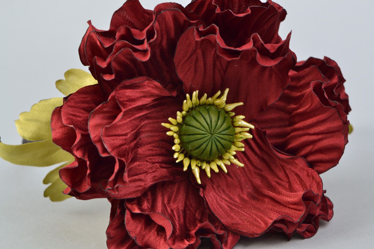 Diadema hecha a mano con flor burdeos bonita de autor foto 3