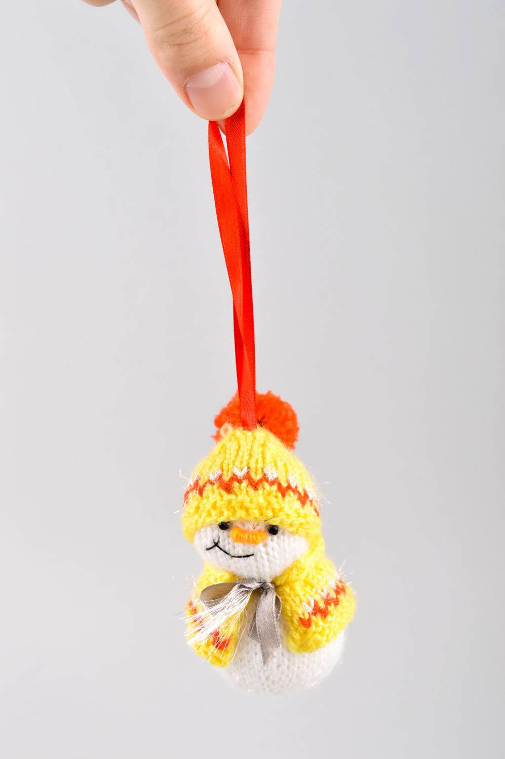 Декоративная подвеска снеговик ручной работы игрушка крючком елочная игрушка фото 5