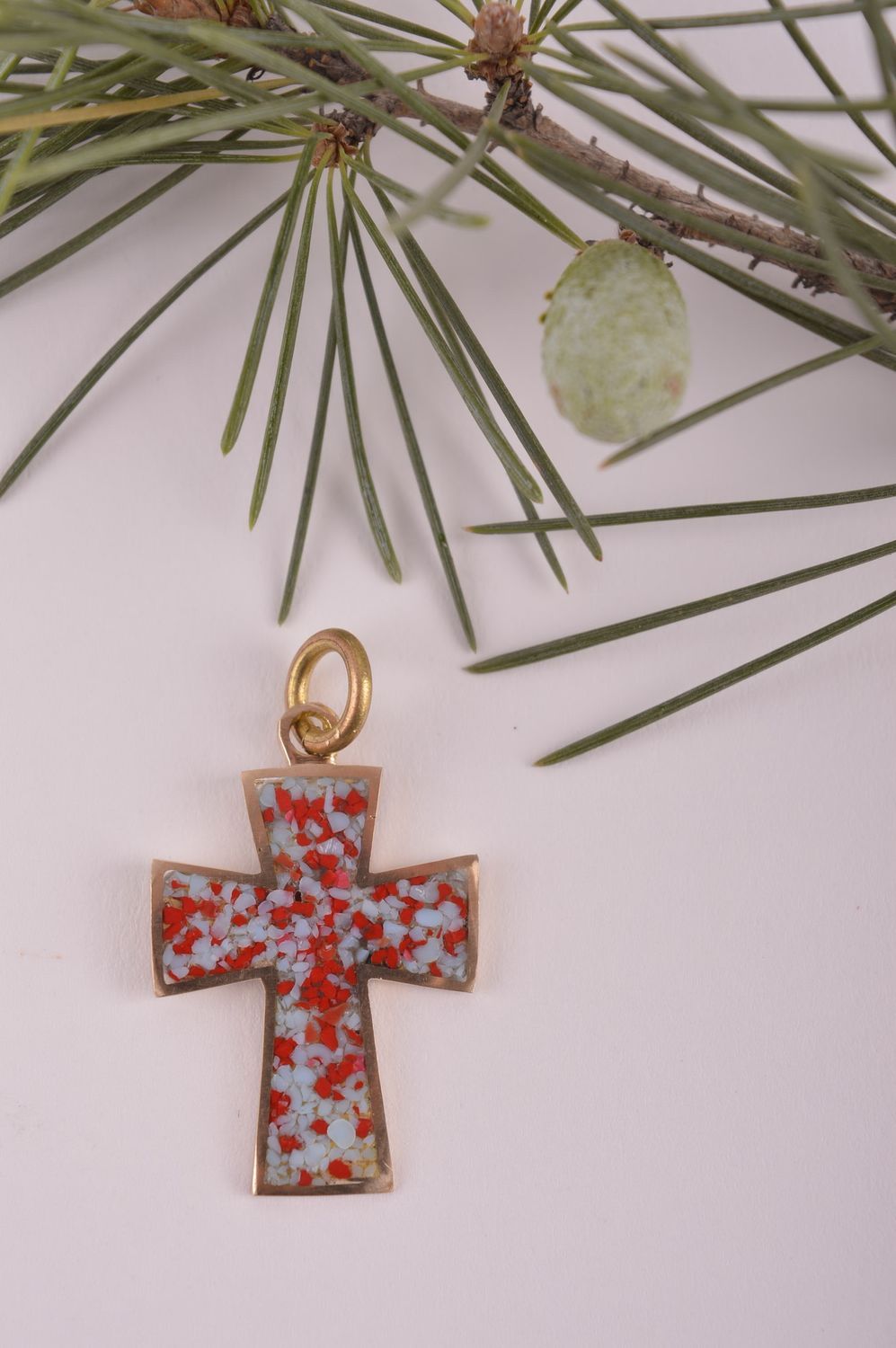 Крестик с камнями handmade подвеска на шею украшение из латуни стильный крестик фото 1