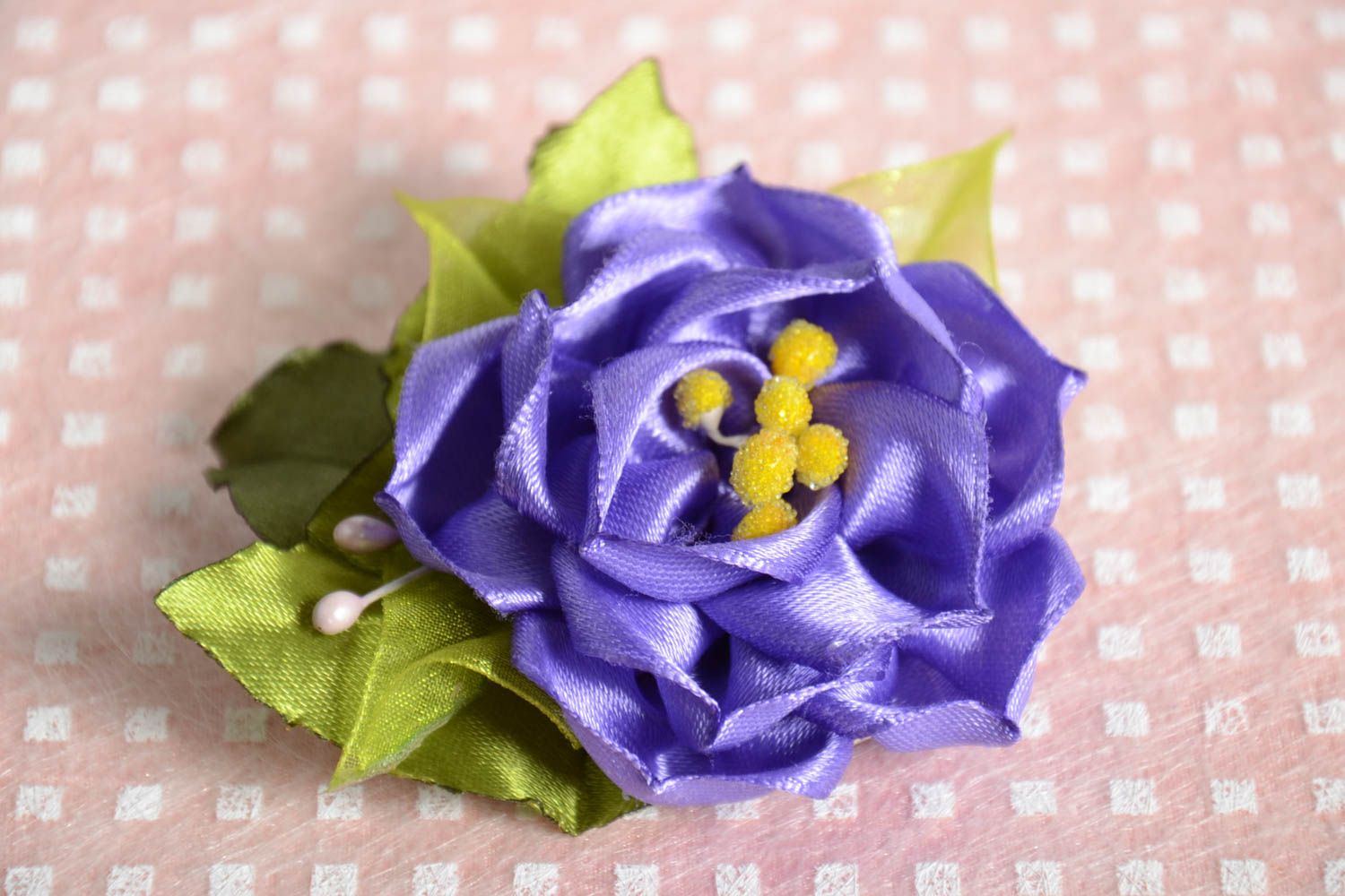 Заколка для волос в виде цветка ручной работы авторская красивая синяя из лент фото 1