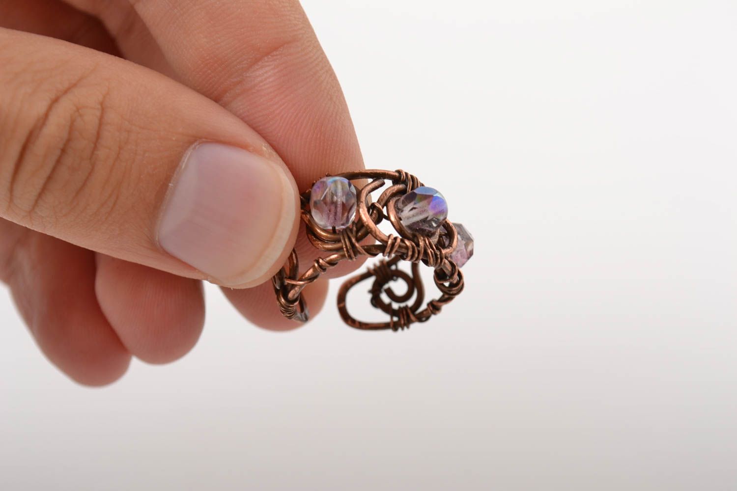 Красивое кольцо хэнд мэйд украшение в технике wire wrap медное кольцо со стеклом фото 4