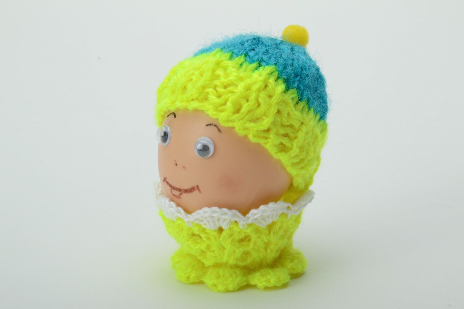 Décoration de Pâques support tricoté et bonnet pour oeuf faits main couleur vive photo 4
