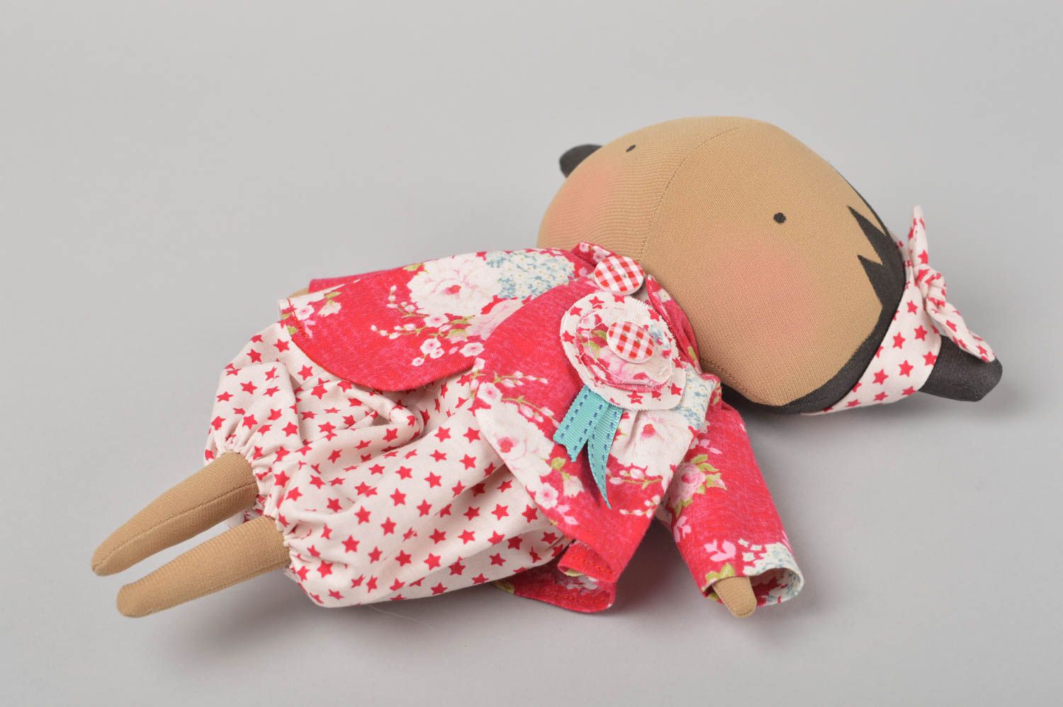 Bambola carina in stoffa fatta a mano pupazzo tessile originale da bambini foto 3