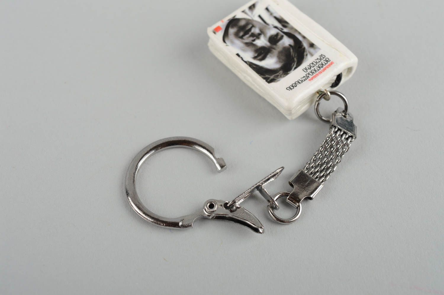 Handmade Anhänger für Schlüssel Designer Accessoire Schlüsselanhänger Buch  foto 5