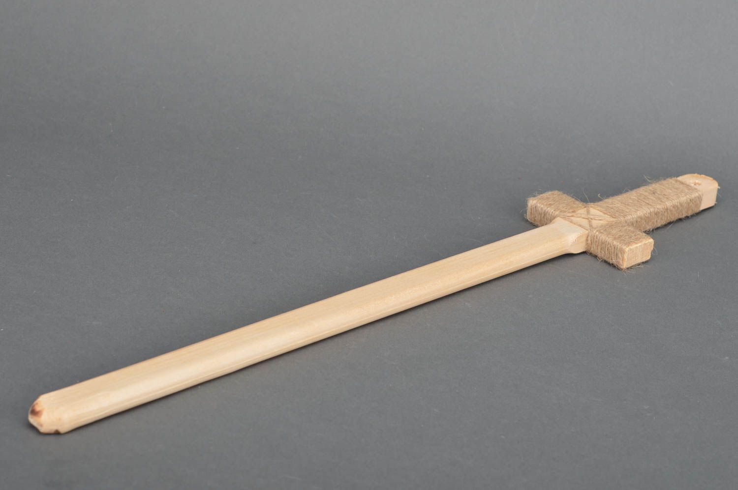 Espada de madera de juguete tallada a mano para chicos artesanal original foto 3
