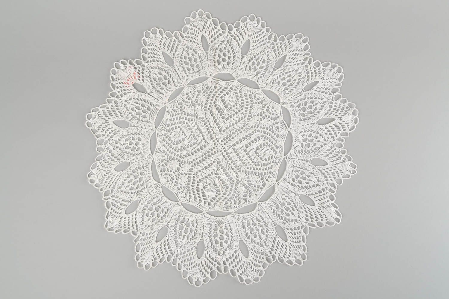 Салфетка спицами салфетка ручной работы белая в виде цветка декор для дома фото 3