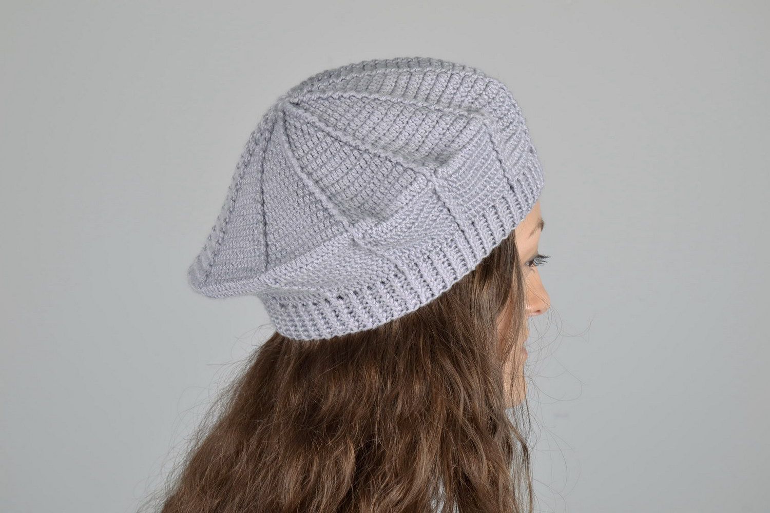Gray knitted beret photo 3