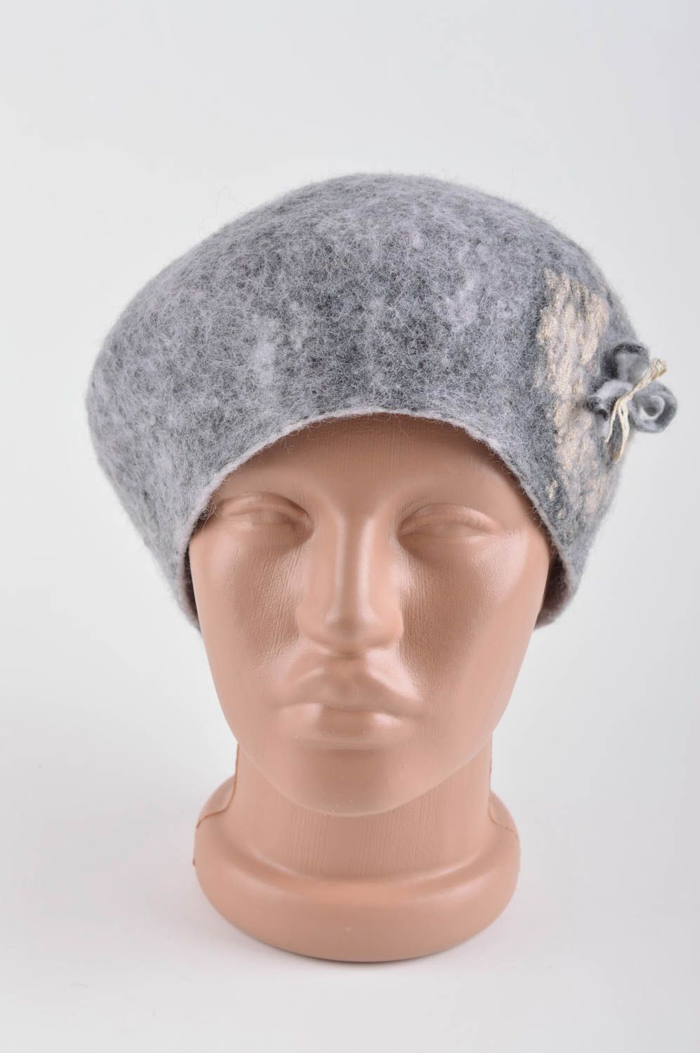 Handmade beautiful winter cap unusual stylish accessory woolen female beret photo 3