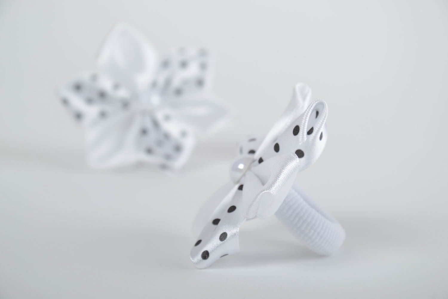 Set of 2 handmade white kanzashi satin ribbon flower hair ties for kids photo 4