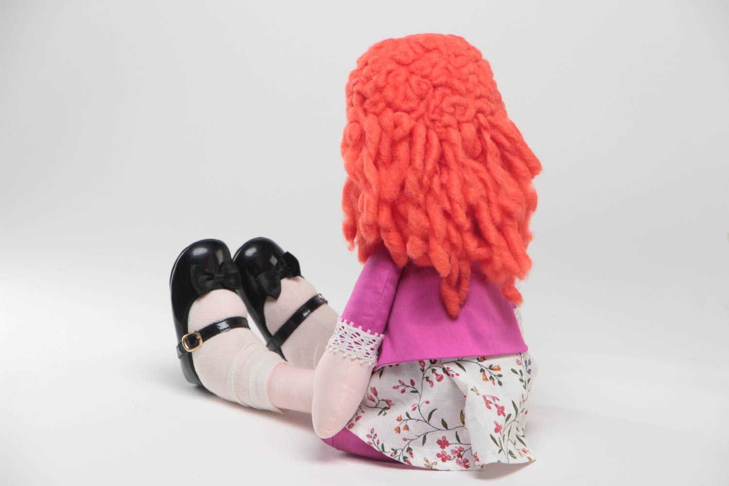 Muñeca roja juguete hecho a mano regalo original decoración de interior foto 4
