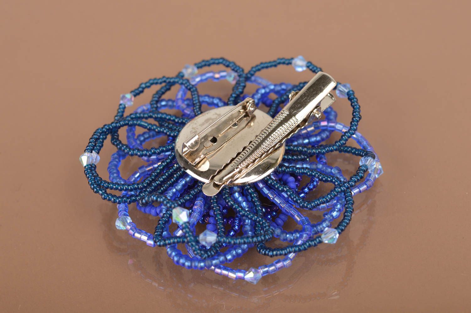 Barrette-broche en perles de rocaille tchèques faite main fleur bleuet photo 3