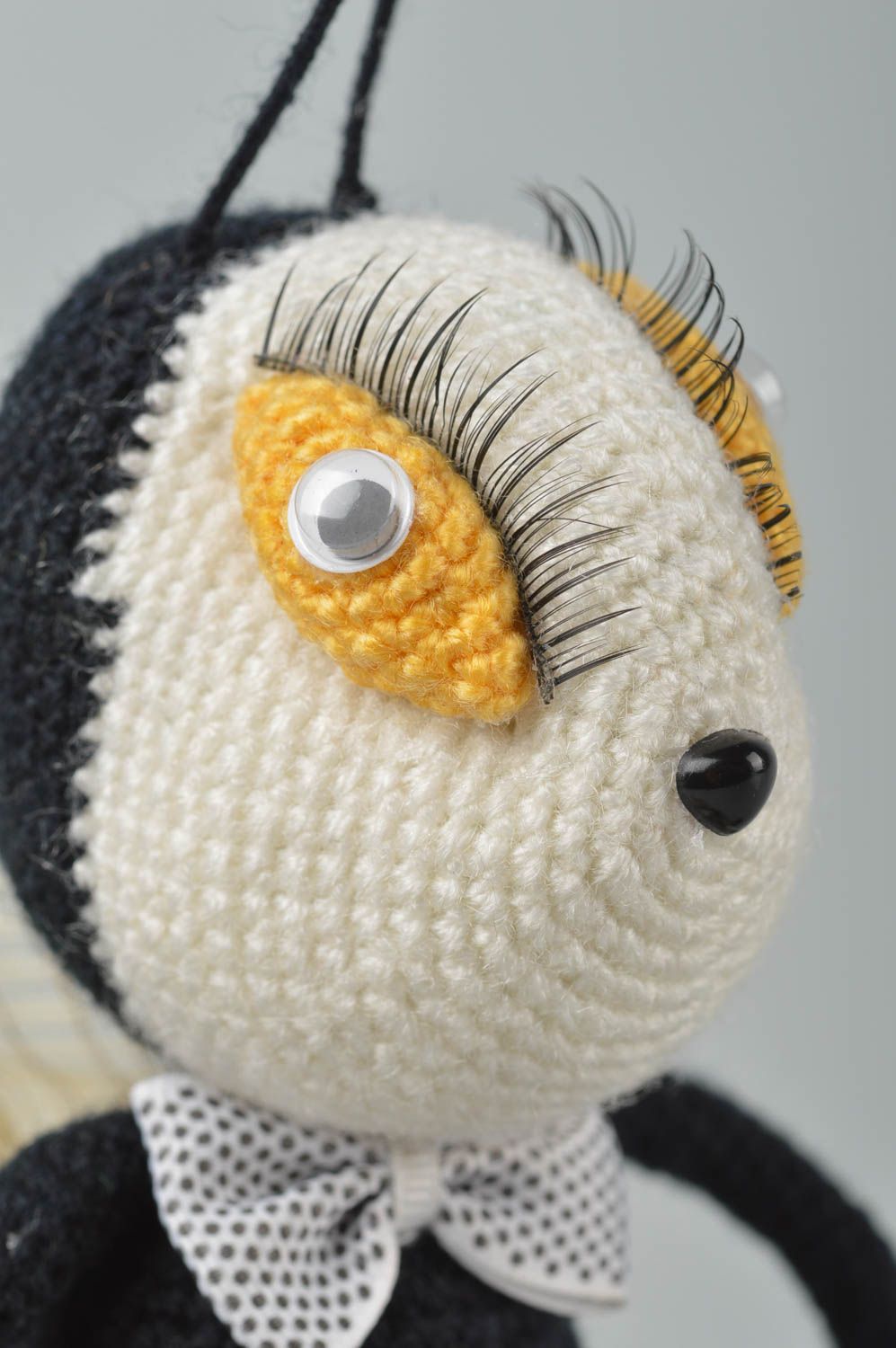 Jouet tricoté Peluche faite main abeille fils de coton Cadeau enfant décor photo 4