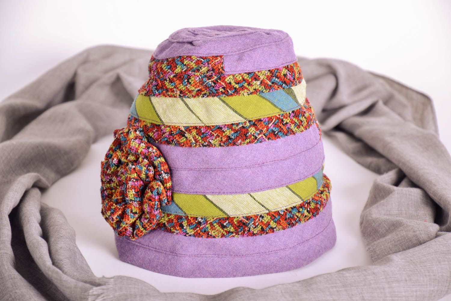 Bonnet violet tricoté en laine pour femme photo 1