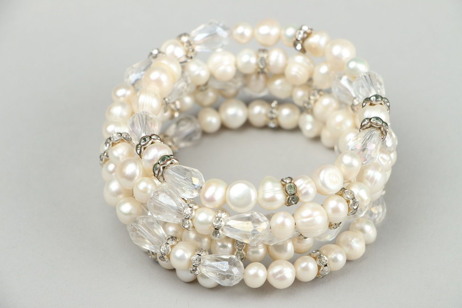 Handmade bracelet made of pearls and Czech crystal photo 4