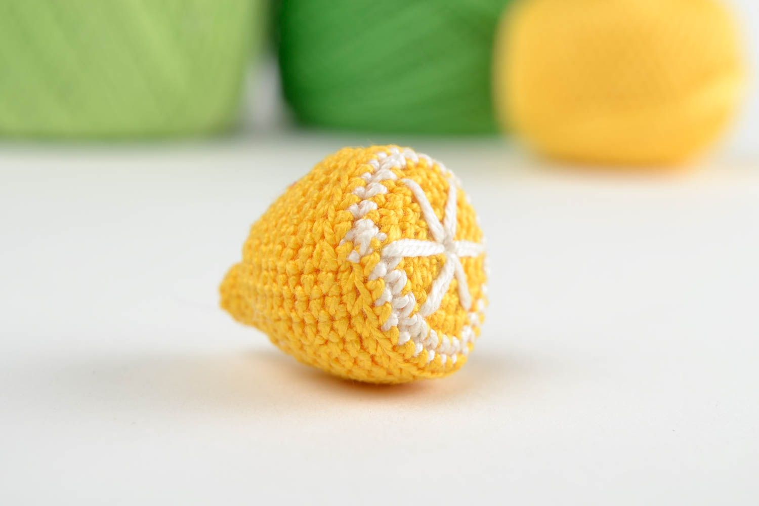 Peluche citron faite main Jouet tricot jaune Cadeau enfant doux fruit design photo 1