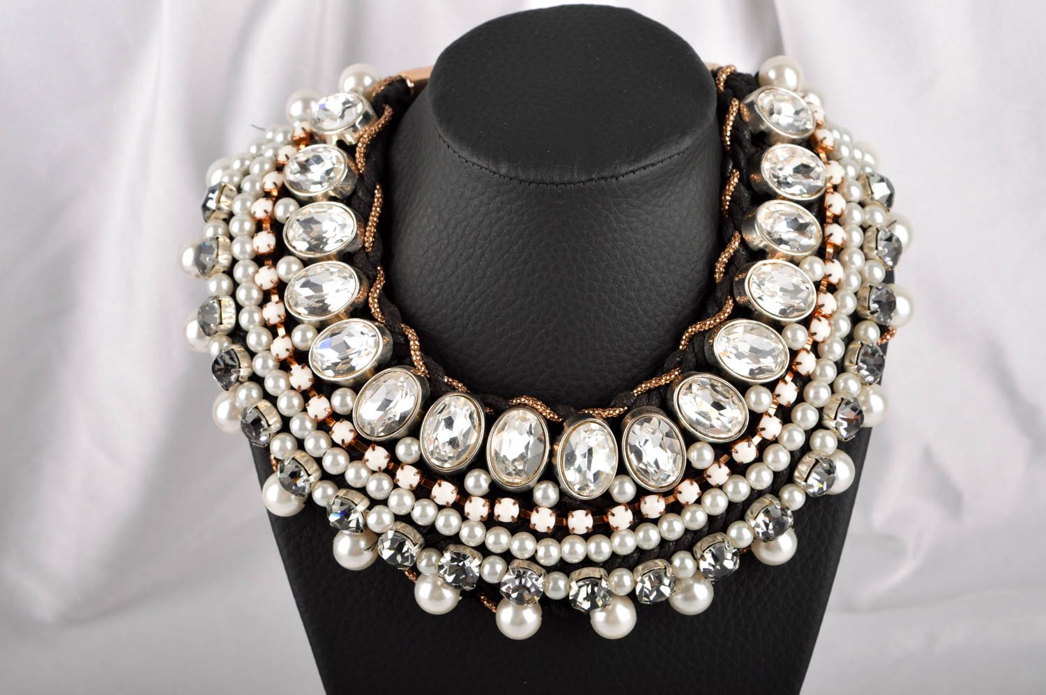 Collar hecho a mano de cordones y perlas bisutería fina accesorio para mujer foto 1