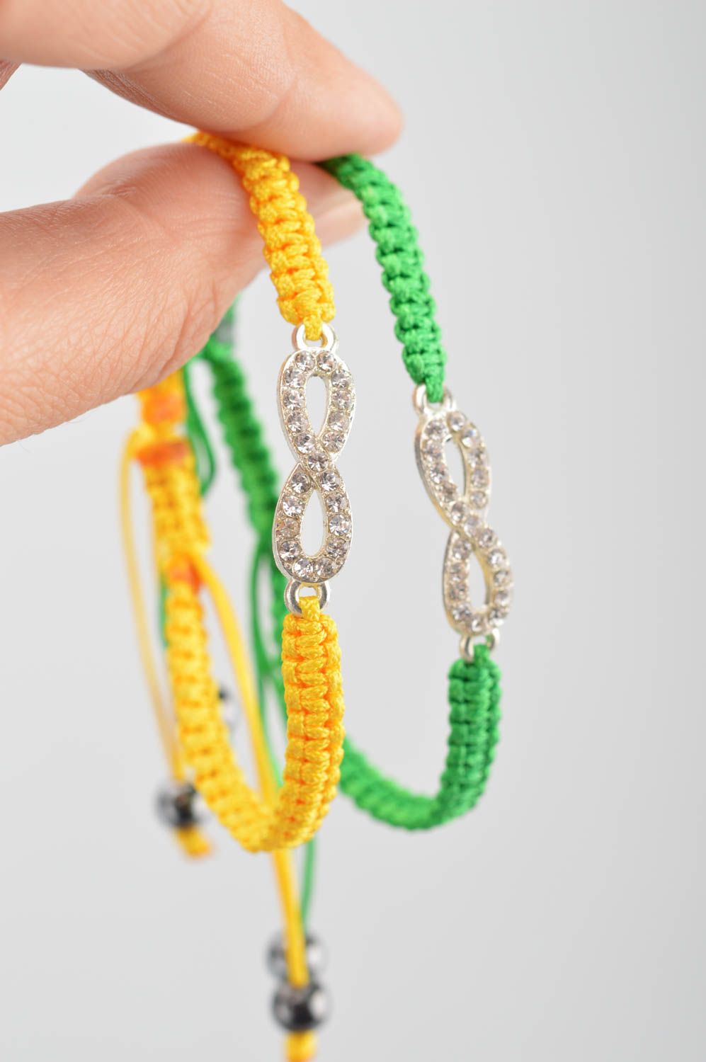 Набор браслетов из ниток желтый и зеленый 2 изделия ручной работы для девушки фото 3