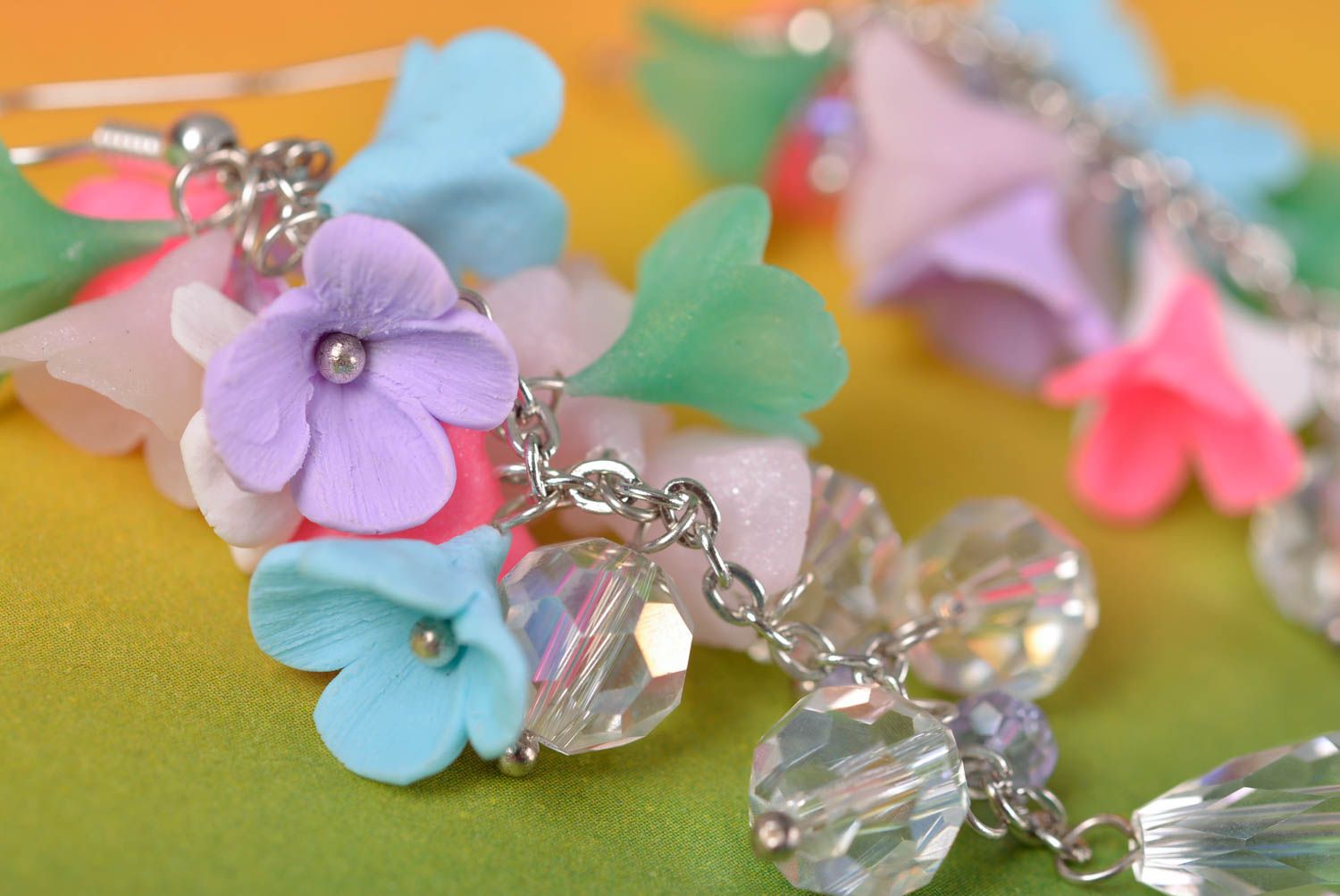 Boucles d'oreilles en pâte polymère pendantes multicolores florales faites main photo 3