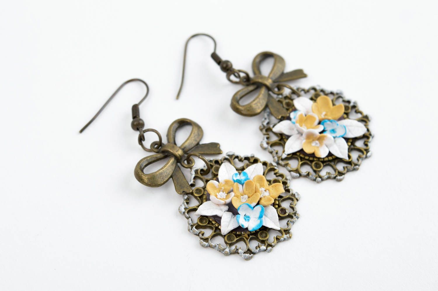 Zarte helle Blumen Ohrringe handmade Polymer Schmuck Accessoire für Frauen foto 3