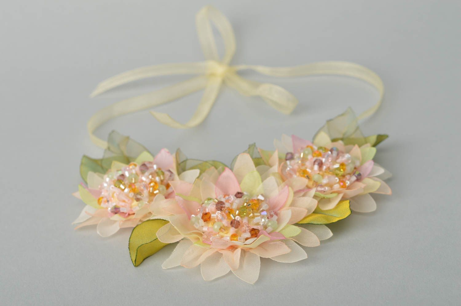 Collar hecho a mano de cuero bisutería artesanal regalo original Crisantema foto 2