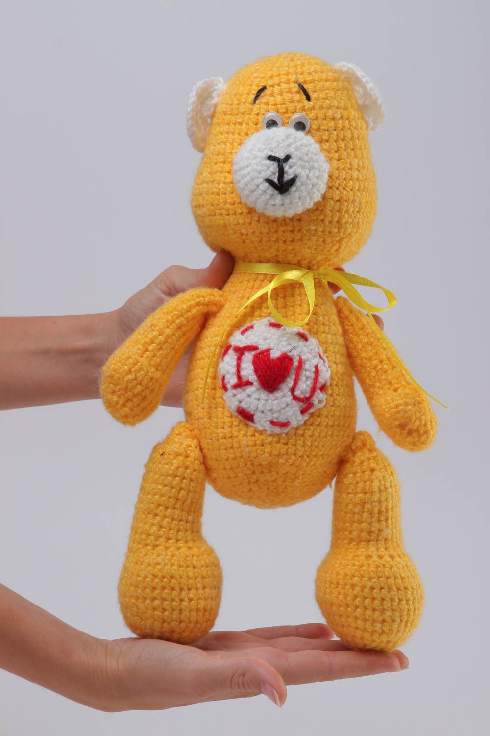 Jouet ours jaune fait main Peluche tricotée au crochet Décoration maison photo 5