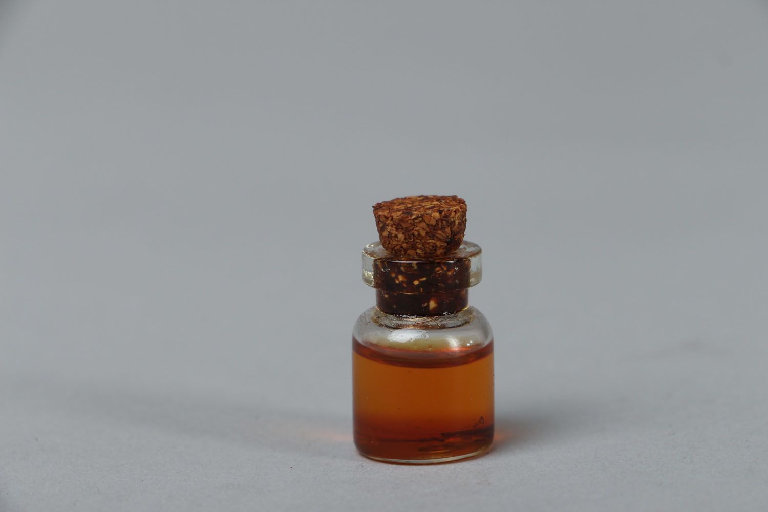 Perfume oil in small box photo 1