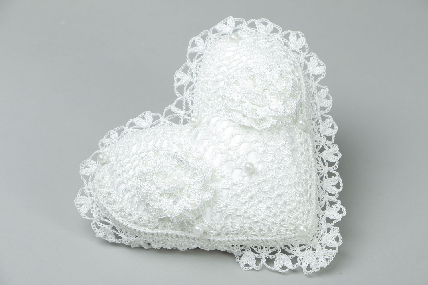 Handmade white ring pillow photo 1