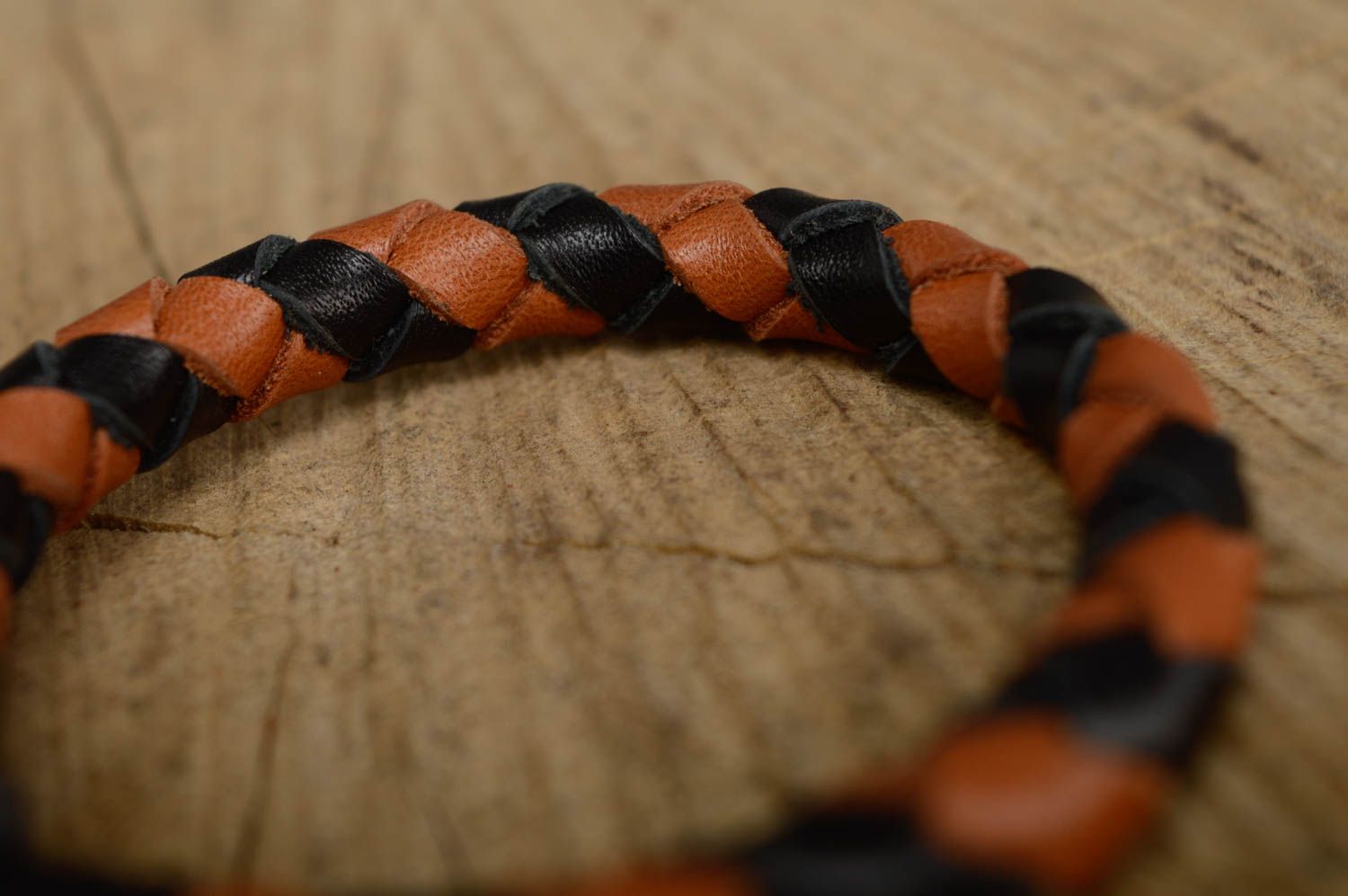 Stretching woven leather bracelet photo 5