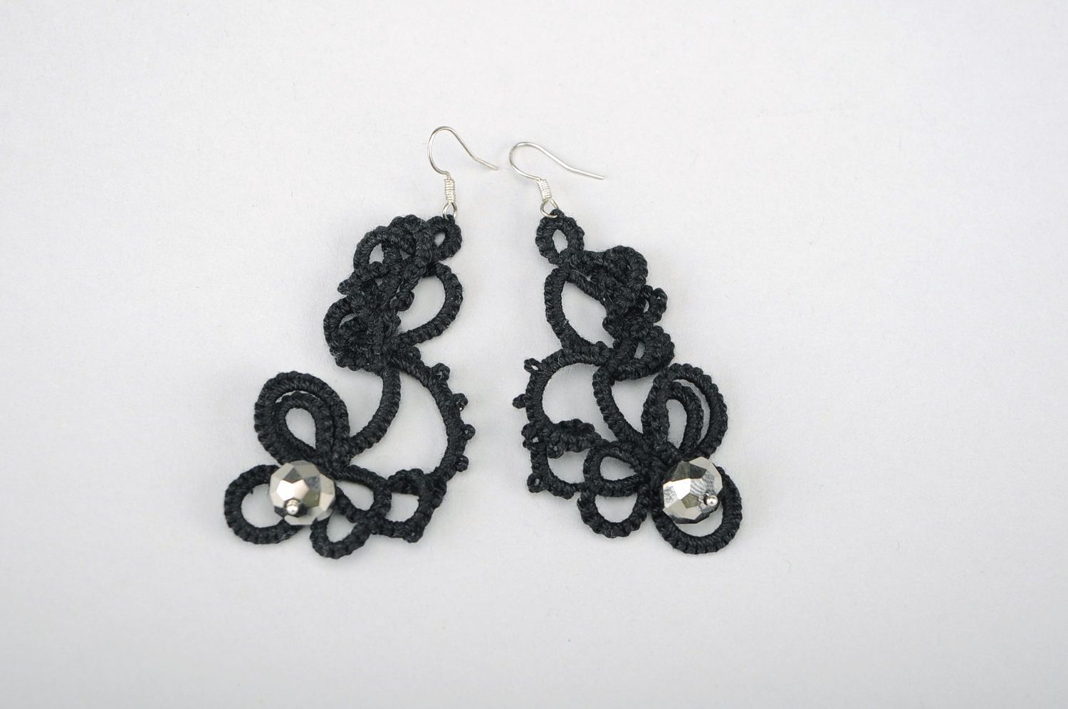 Earrings made using tatting technique photo 1