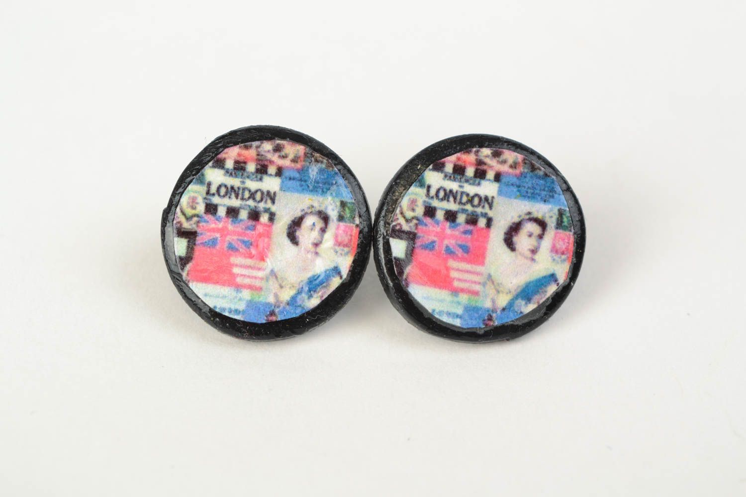 Handmade decoupage polymer clay round stud earrings Queen photo 1