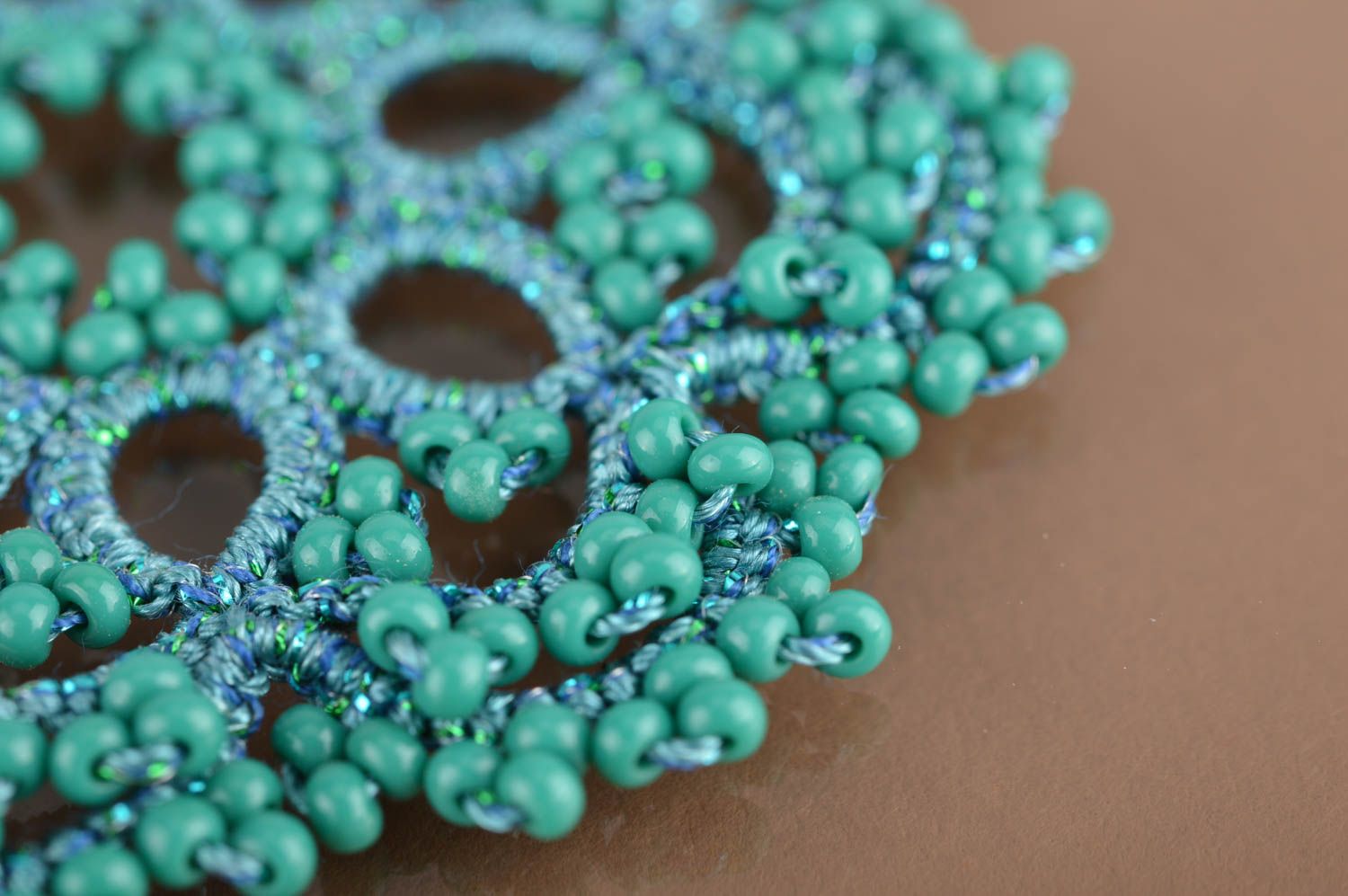 Handgemachte runde aus Garn gefertigt Occhi Ohrringe in Grün mit Glasperlen foto 4