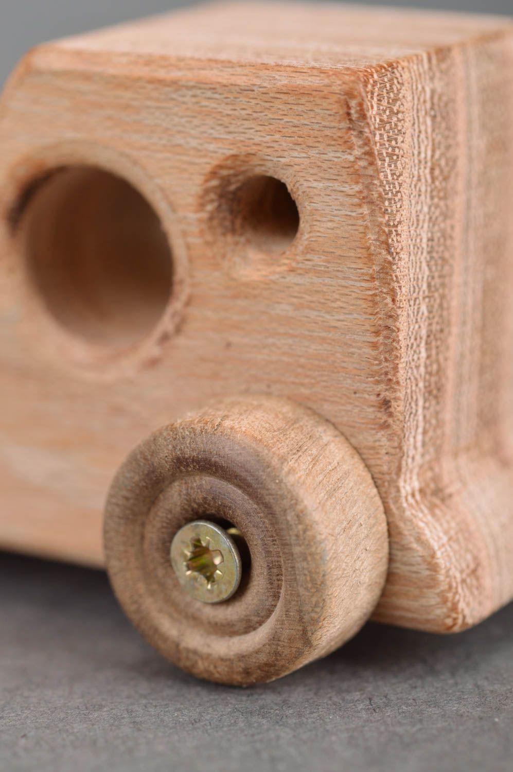 Petit jouet voiture en bois écologique fait main pour enfants à partir de 6 ans photo 4